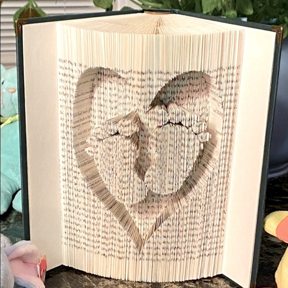 🌟HOST PICK🌟 New 𝑯𝒂𝒏𝒅𝒎𝒂𝒅𝒆 Baby Feet, Book Folding OOAK 🎁 Gift - Picture 4 of 10